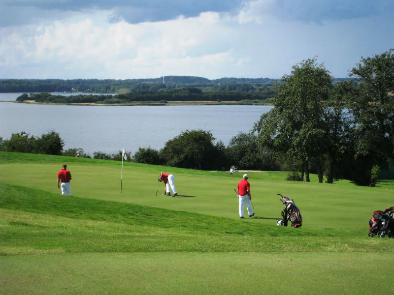 Play golf at the beautiful Mariagerfjord GolfKlub in Hadsund, Denmark