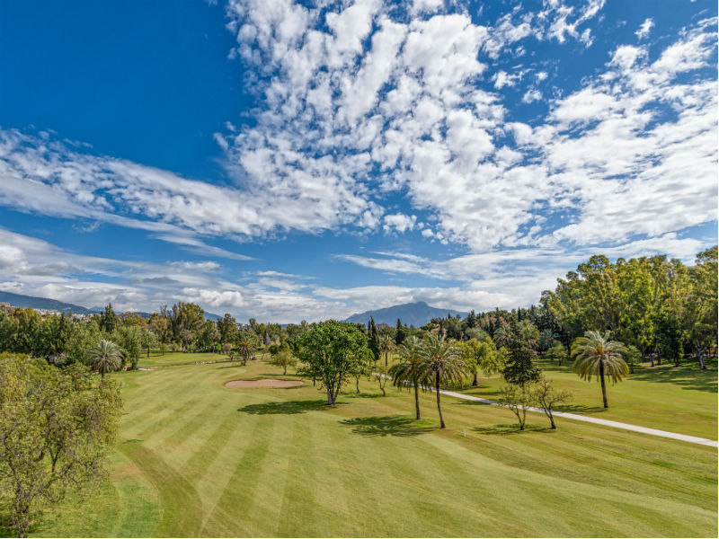 If travelling or staying in Spain why not play golf at the beautiful El Paraiso Golf in Malaga