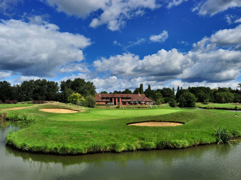 Play some golf at the beautiful Paultons Golf Centre in Hampshire, England