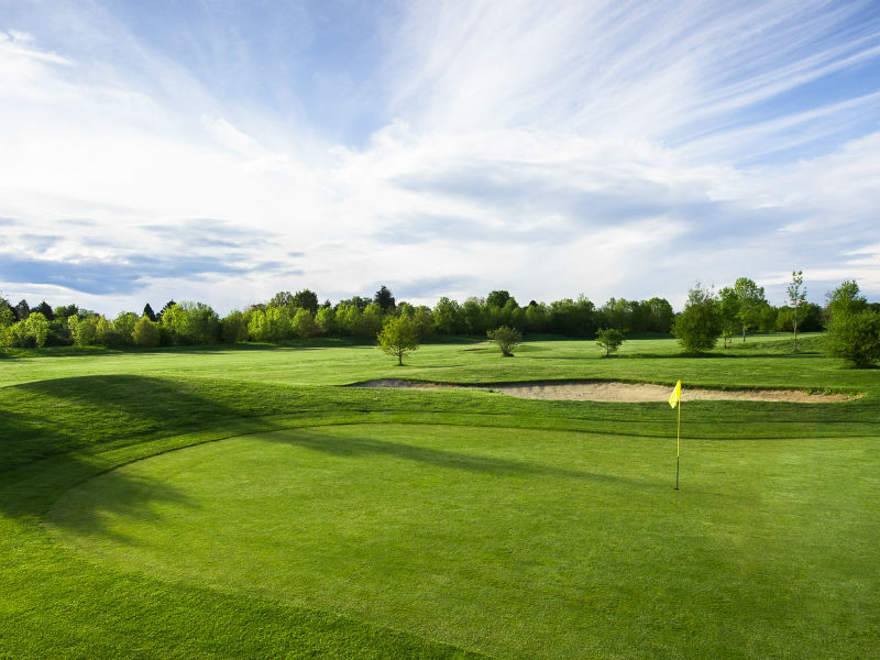Why not book a great game of golf at Chelsfield Lakes Golf Centre in Kent