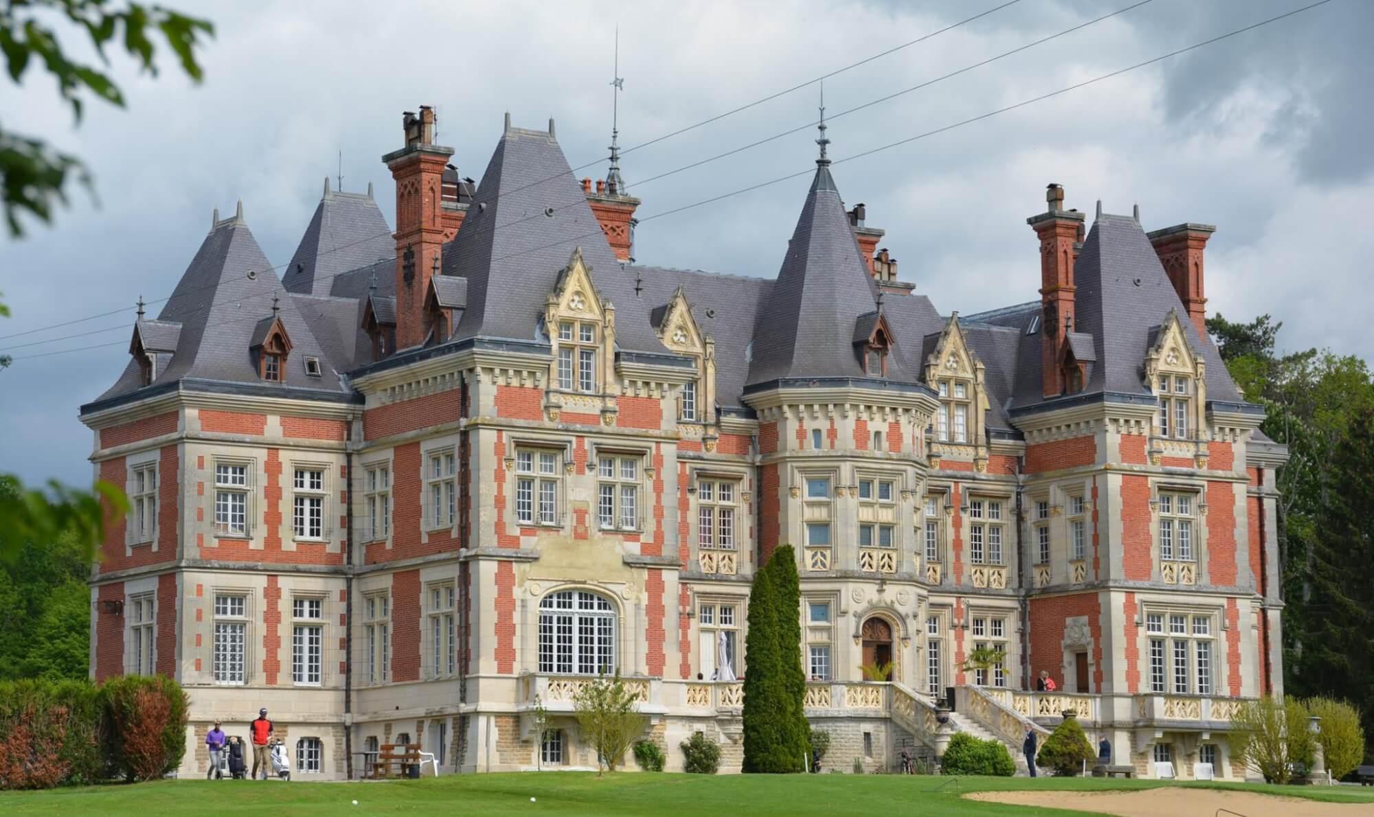 Embark on an Exciting Golf Adventure From Paris to Burgundy!